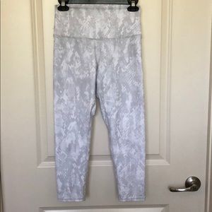 Alo Yoga cropped leggings size S